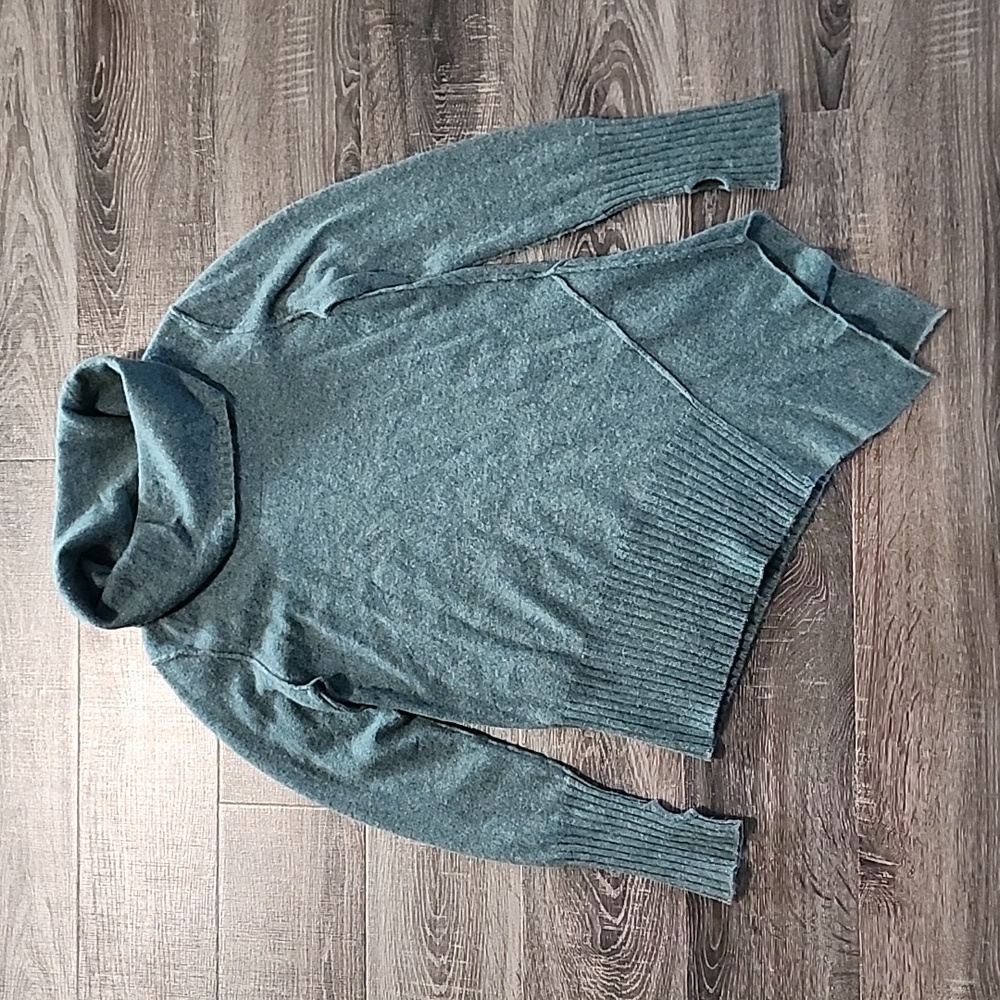 🦜 27 Miles asymmetrical Sweater 🦜